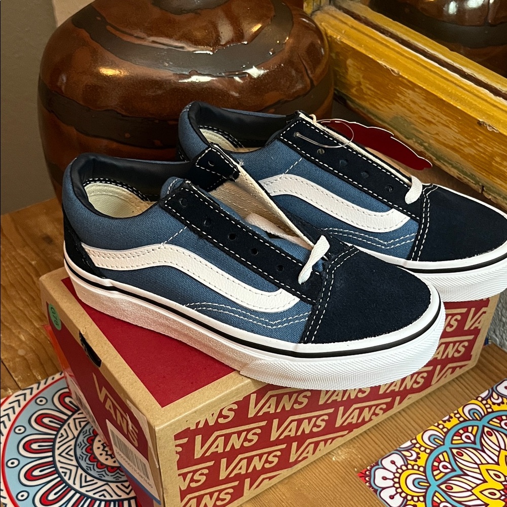 NEW Vans Old Skopl Blue and White kids Sneakers size 11.5